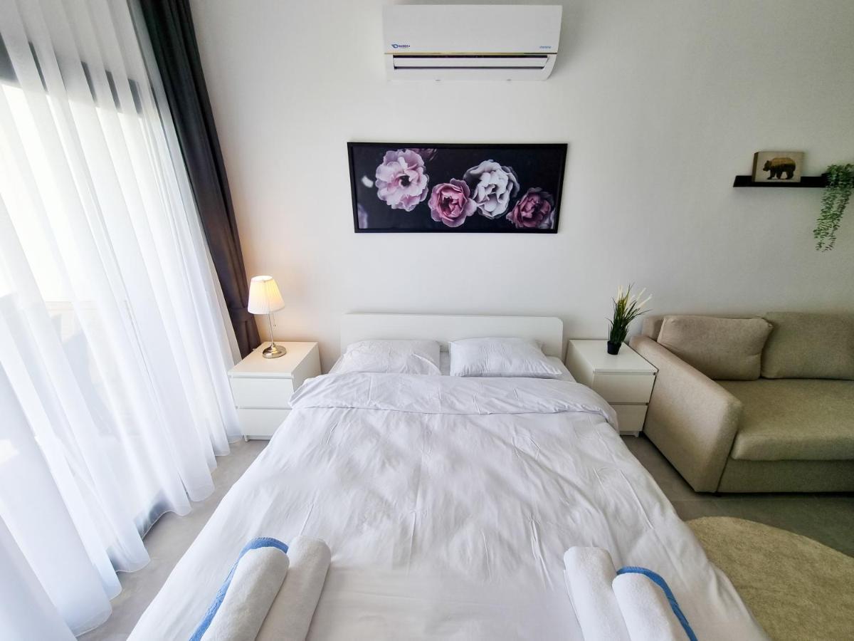 Helena Pool In Caesar Blue Including Breakfast Available 4pm, Gym, Heated Swimming Pool, Hammam, Sauna Apartment *